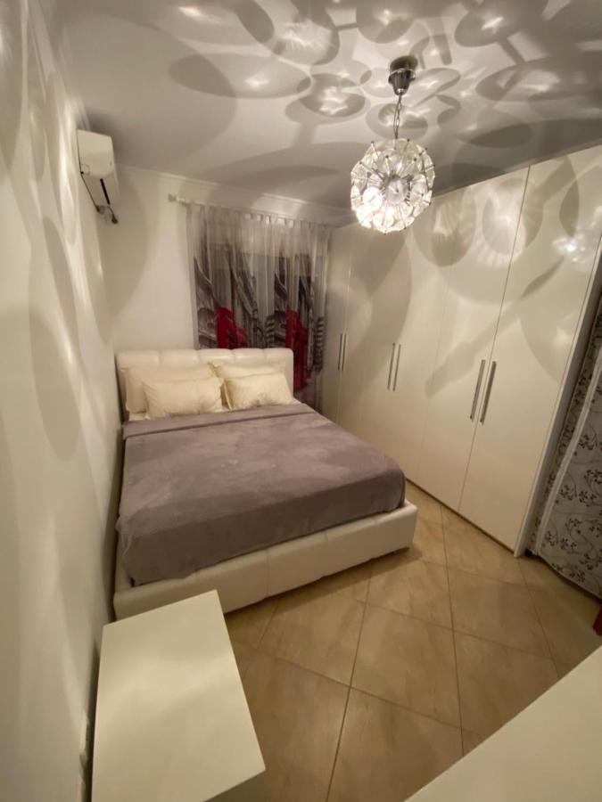 Chlo 3 * Tirana